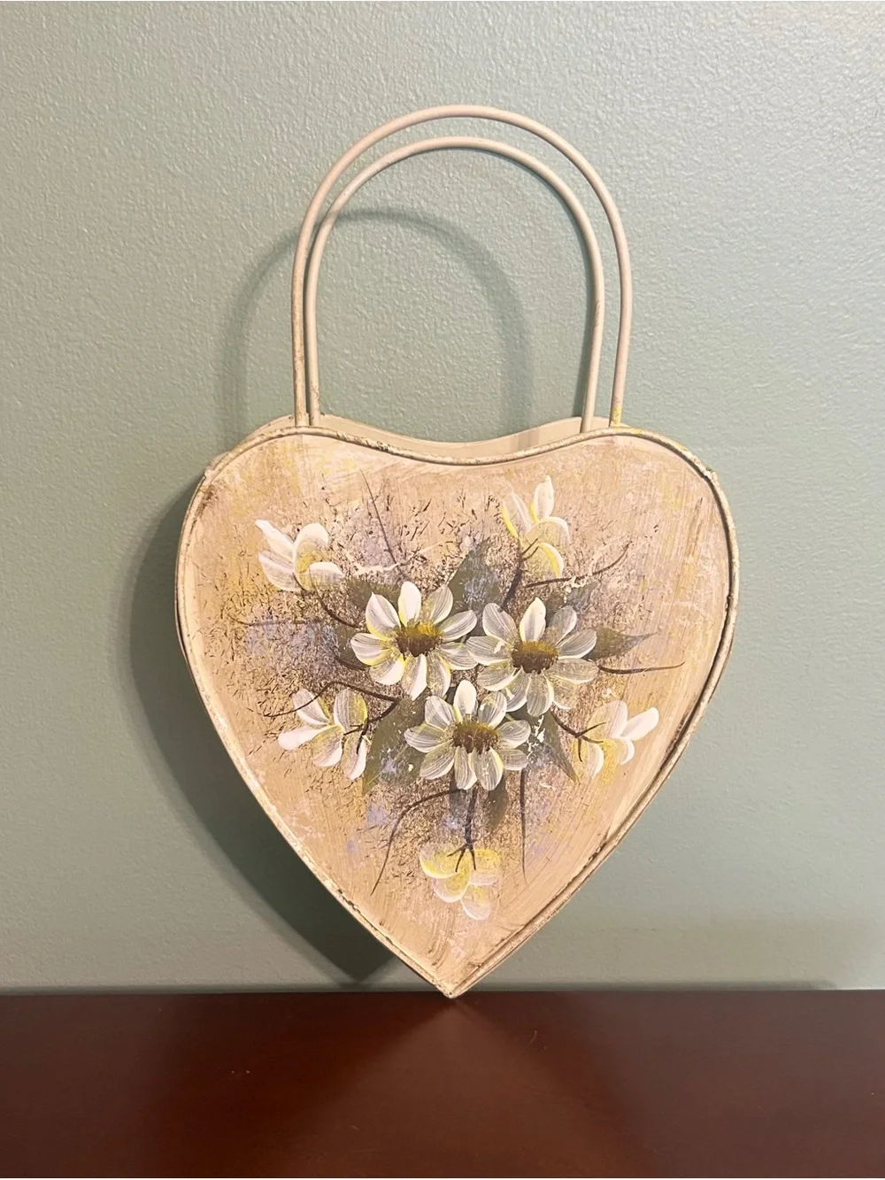 🍀VTG Heart-Shaped Floral Wall Accent in Cream and White